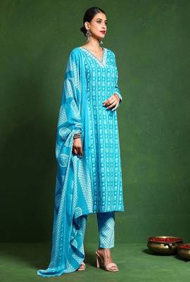 Floral printed cotton v neck kurta trouser & dupatta set 3