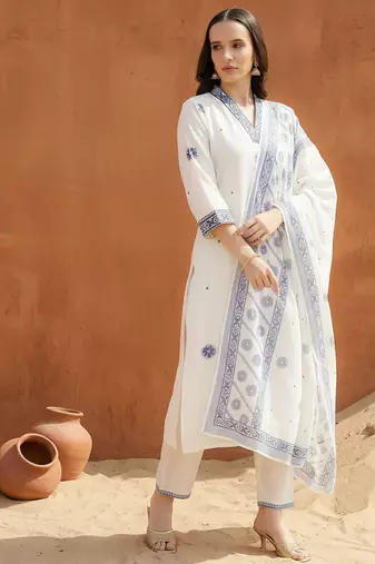 Women Floral Embroidered Thread Work Cotton Kurta with Trousers & With Dupatta