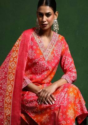 Floral printed cotton v neck kurta trouser & dupatta set 4