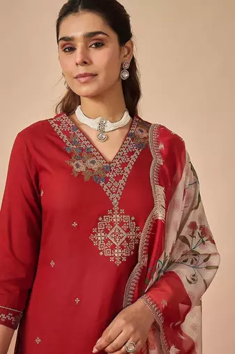 Women Ethnic Motifs Embroidered Thread Work Kurta with Patiala & With Dupatta