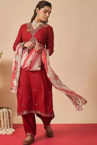Women Ethnic Motifs Embroidered Thread Work Kurta with Patiala & With Dupatta