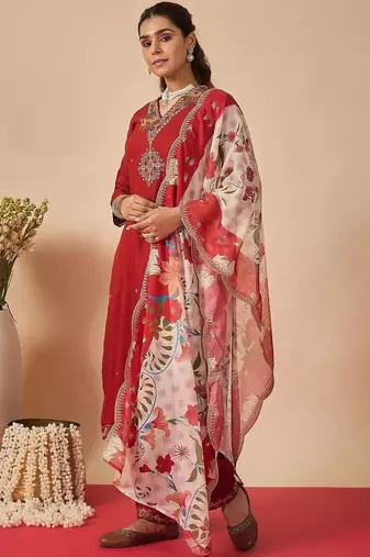 Women Ethnic Motifs Embroidered Thread Work Kurta with Patiala & With Dupatta