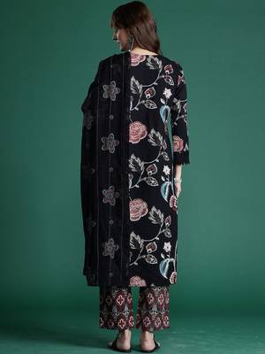 Women Floral Printed Cotton Kurta with Trousers & With Dupatta 5