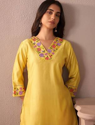 Floral Yoke Design V-Neck Thread Work Liva Straight Kurta With Trousers & Dupatta 2