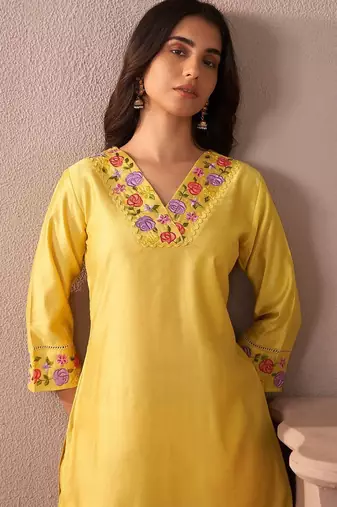 Floral Yoke Design V-Neck Thread Work Liva Straight Kurta With Trousers & Dupatta
