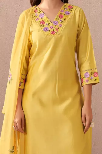 Floral Yoke Design V-Neck Thread Work Liva Straight Kurta With Trousers & Dupatta