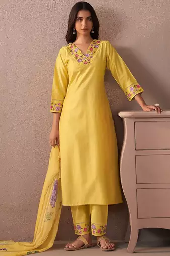 Floral Yoke Design V-Neck Thread Work Liva Straight Kurta With Trousers & Dupatta