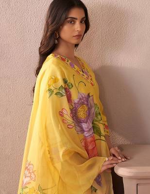 Floral Yoke Design V-Neck Thread Work Liva Straight Kurta With Trousers & Dupatta 5