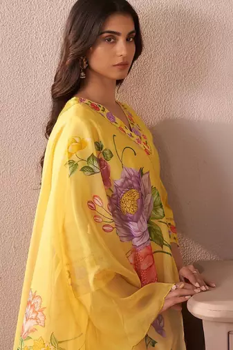 Floral Yoke Design V-Neck Thread Work Liva Straight Kurta With Trousers & Dupatta