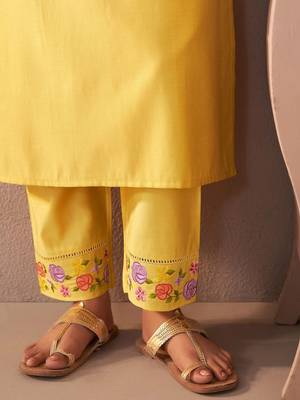 Floral Yoke Design V-Neck Thread Work Liva Straight Kurta With Trousers & Dupatta 6