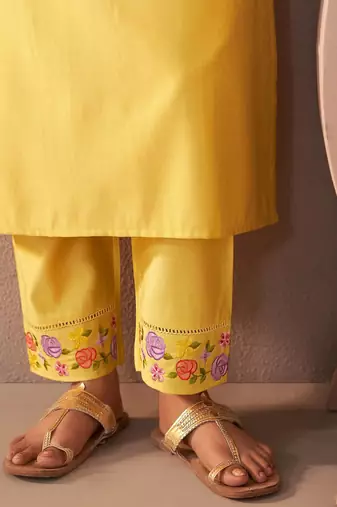 Floral Yoke Design V-Neck Thread Work Liva Straight Kurta With Trousers & Dupatta