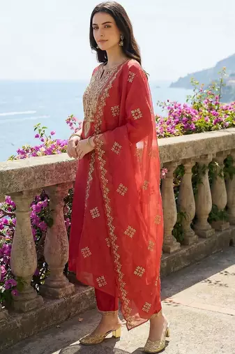 Women Ethnic Motifs Embroidered Thread Work Kurta with Trousers & With Dupatta