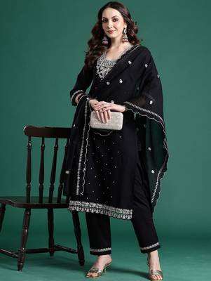 Women Ethnic Motifs Embroidered Straight Cotton Kurta Set 1