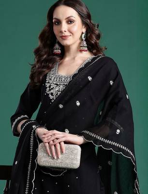 Women Ethnic Motifs Embroidered Straight Cotton Kurta Set 2
