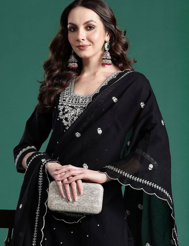Women Ethnic Motifs Embroidered Straight Cotton Kurta Set