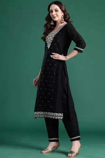 Women Ethnic Motifs Embroidered Straight Cotton Kurta Set
