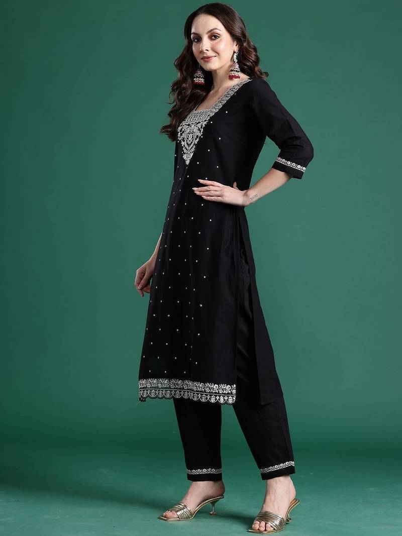 Women Ethnic Motifs Embroidered Straight Cotton Kurta Set