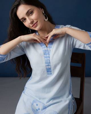 Women Printed Linen Kurta with Trousers & With Dupatta 5