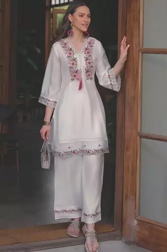 Women Floral Embroidered Thread Work Kurta with Trousers