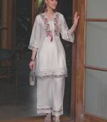 Women Floral Embroidered Thread Work Kurta with Trousers