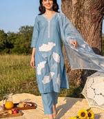 Women Floral Embroidered Thread Work Kurta with Trousers & With Dupatta