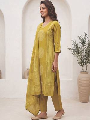 Women Ethnic Motifs Printed Beaded Cotton Kurta with Trousers & Dupatta 3