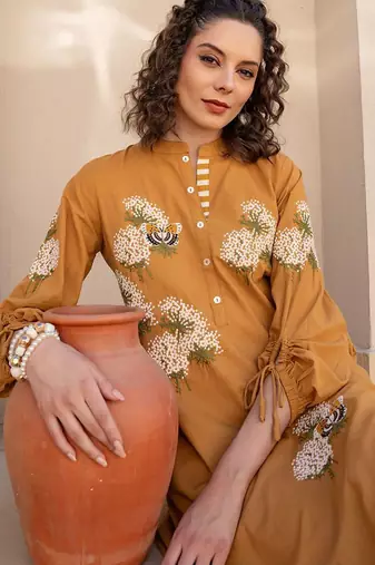 Floral Embroidered Mandarin Collar Cotton Kurta With Trousers