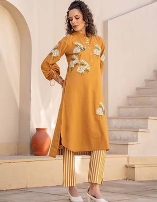 Floral Embroidered Mandarin Collar Cotton Kurta With Trousers 2