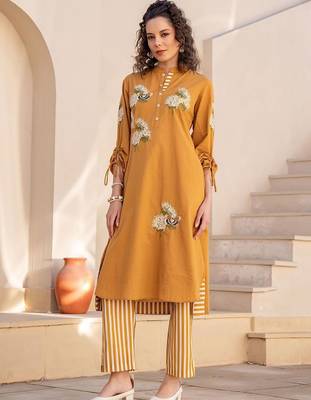 Floral Embroidered Mandarin Collar Cotton Kurta With Trousers 4