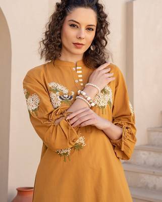 Floral Embroidered Mandarin Collar Cotton Kurta With Trousers 7