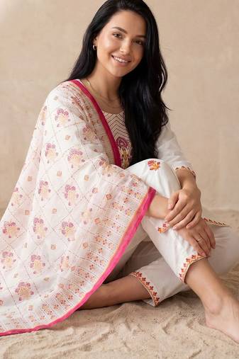 Women Ethnic Motifs Embroidered Thread Work Cotton Kurta with Trousers & With Dupatta