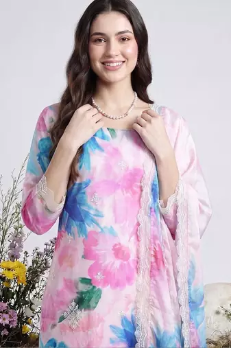Women Floral Printed Kurta with Trousers & With Dupatta