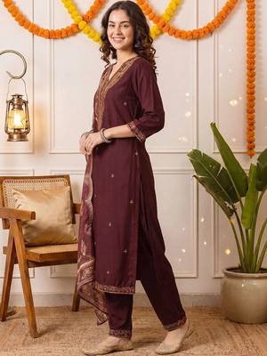 Women Ethnic Motifs Embroidered Thread Work Kurta with Trousers & With Dupatta 1