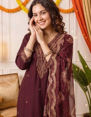 Women Ethnic Motifs Embroidered Thread Work Kurta with Trousers & With Dupatta 2