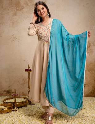 Cream chanderi heavy thread embroidery work kurta pant set 1