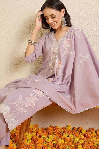 Women Floral Embroidered Thread Work Cotton Kurta with Trousers & With Dupatta