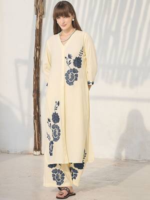 Floral Printed Straight Kurta With Palazzos & Dupatta 5