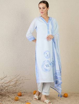 Women Floral Printed V Neck Linen Kurta with Trousers & Dupatta 3