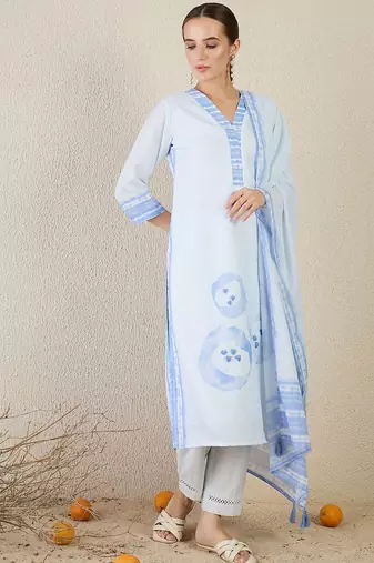 Women Floral Printed V Neck Linen Kurta with Trousers & Dupatta