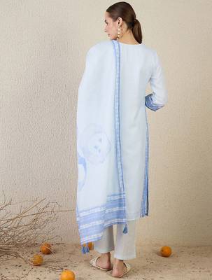 Women Floral Printed V Neck Linen Kurta with Trousers & Dupatta 4