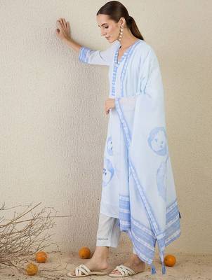 Women Floral Printed V Neck Linen Kurta with Trousers & Dupatta 5