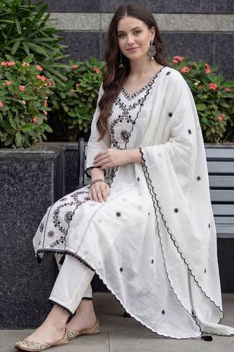 Women Ethnic Motifs Embroidered Thread Work Kurta with Trousers & With Dupatta