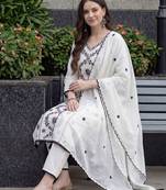 Women Ethnic Motifs Embroidered Thread Work Kurta with Trousers & With Dupatta
