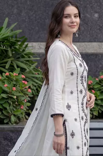 Women Ethnic Motifs Embroidered Thread Work Kurta with Trousers & With Dupatta