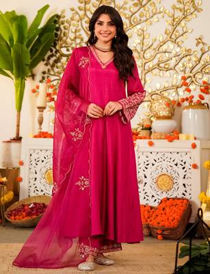 Rani pink viscose chanderi heavy thread embroidery work kurta pant set 1