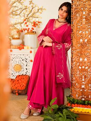 Rani pink viscose chanderi heavy thread embroidery work kurta pant set 4