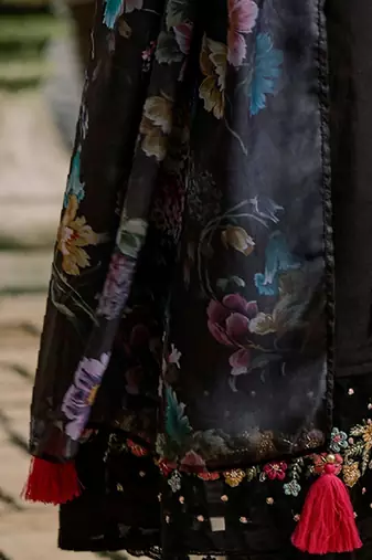 Women Floral Embroidered Thread Work Kurta with Trousers & With Dupatta