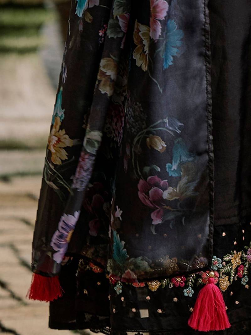 Women Floral Embroidered Thread Work Kurta with Trousers & With Dupatta
