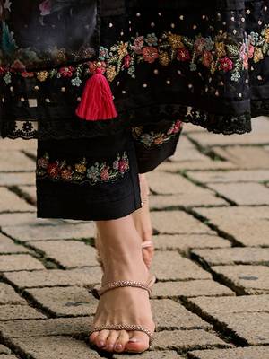 Women Floral Embroidered Thread Work Kurta with Trousers & With Dupatta 5
