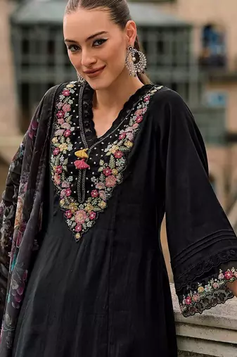 Women Floral Embroidered Thread Work Kurta with Trousers & With Dupatta